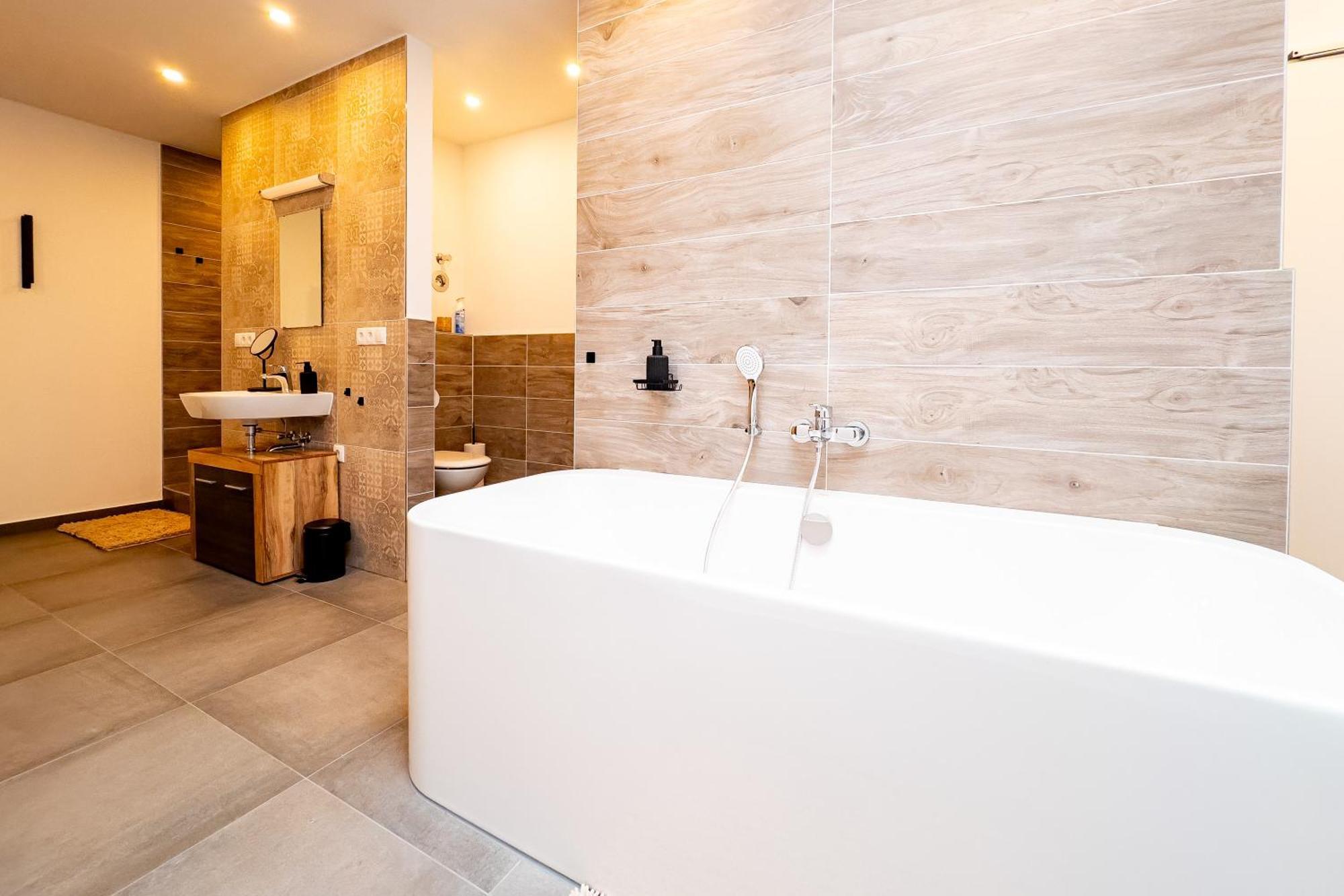 Apartment Fuer 6: Zentrum, Wifi, Tv, Kueche, Neu Bad Neuenahr-Ahrweiler